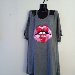 Torrid Gray Tee with Red and Pink Lips Design